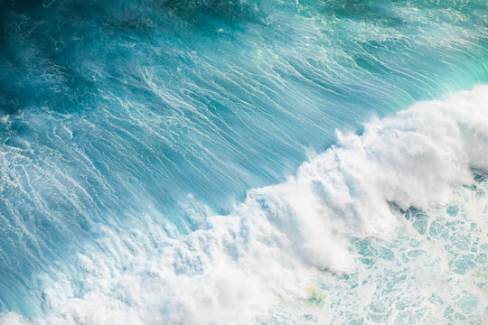 Ocean waves crashing on a sunny day in nature outdoor