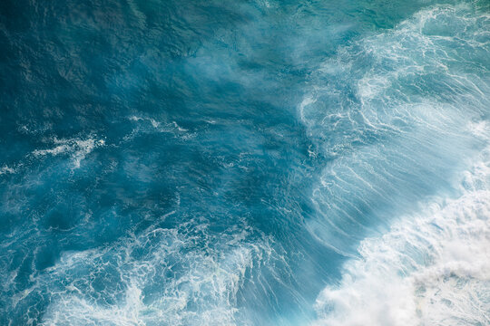 Ocean waves crashing on a sunny day in nature outdoor