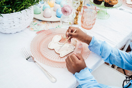 Easter table scape in the backyard