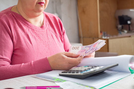 Accountant counting cash