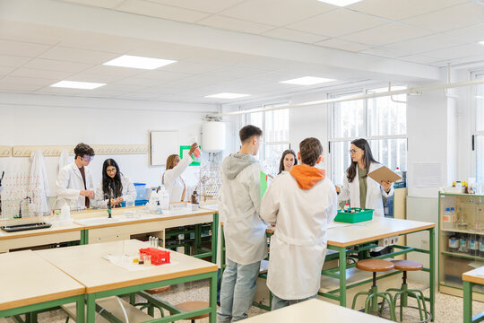 Engaged Learning in Laboratory with a teacher