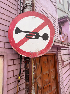 No horn