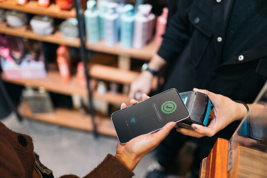 paying for a purchase with a smartphone at a dataphone