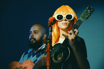 Mannequin Guitarist and Singer 