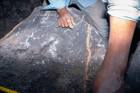 Labor in a stone mine