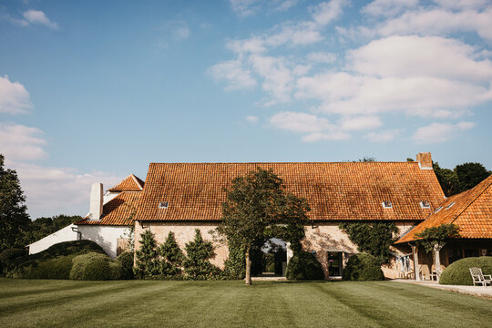 large home, rustic villa with garden