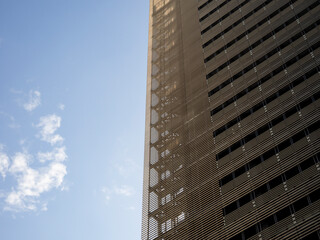 ビルと空。東京の高層ビル。空とビル。大崎駅前風景。