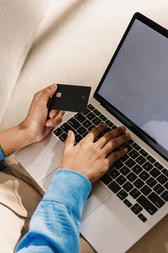 Seamless E-commerce Payment Process with card and laptop