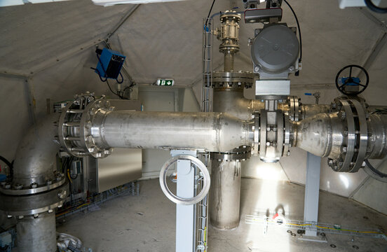 CO2 Carbon emissions storage & sequestration wellhead - interior