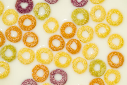 Colorful rings / loops breakfast cereal with nut milk