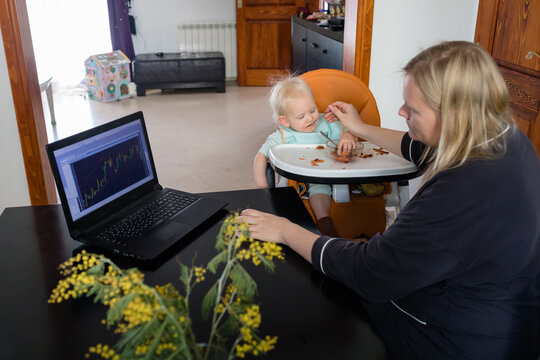 Trader woman trading from home