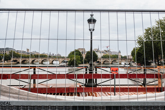 Construction place on a Paris bridge.