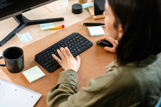 A female programmer in the office