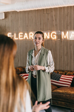 A presenter speaks at an e-learning event