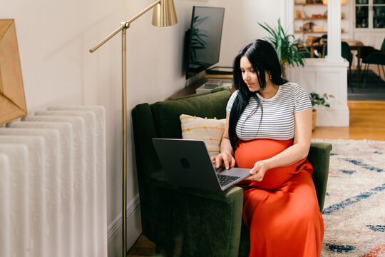 pregnant woman on laptop
