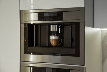 Integrated built-in coffee machine making coffee in double wall glass cup