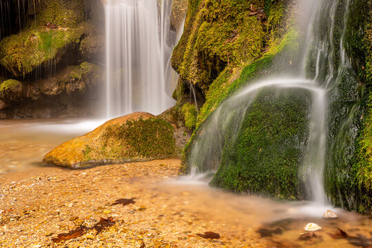 Serenity at Karahayit Aglayan Kaya Waterfalls: Captivating Natural Beauty and Flowing Water in Turkey's Tranquil Oasis