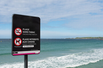 Panneau plage sans tabac et interdite aux chiens