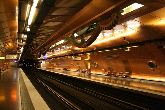 Metro station "Arts et M&eacute;tiers" in Paris"
