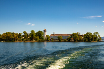 CHiemseeidylle Mit Fraueninsel, dem Campanile und Heckwelle