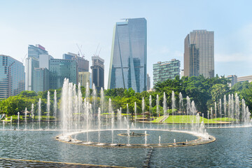 Obraz premium Scenic fountains in a green urban park of Kuala Lumpur