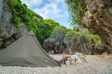 野営 ソロキャンプ 一人キャンプ 自然 風景 キャンプ写真 青空