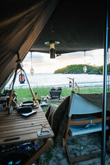 Fototapeta premium キャンプ ブラックテント キャンプスタイル 黒テント ソロキャンプ 野営