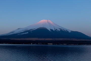 夜明けの富士山