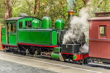 Obraz premium Small Classic Green Steam Locomotive.