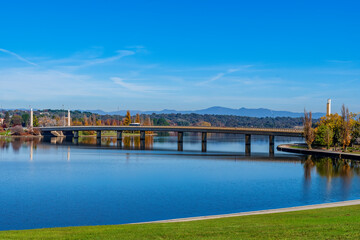 Fototapeta premium An Autumn day at Lake Burley Griffin with bridge and reflections