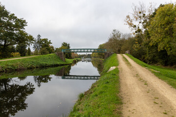 Fototapeta premium bridge over the river in autumn
