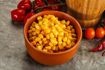 Sweet canned ripe corn grain