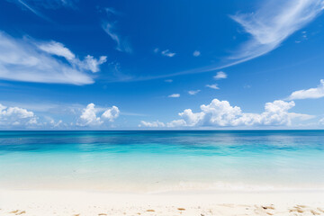 Obraz premium Sunny Beach with Blue Sky and Ocean View