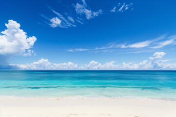 Obraz premium Sunny Beach with Blue Sky and Ocean View