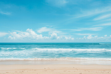 Obraz premium Sunny Beach with Blue Sky and Ocean View