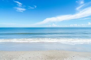 Obraz premium Sunny Beach with Blue Sky and Ocean View