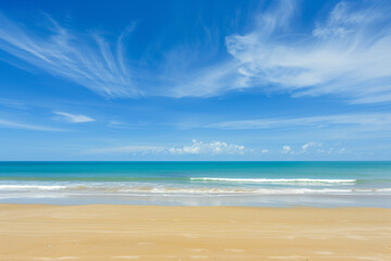 Obraz premium Sunlit Beach with Blue Sky and Ocean View