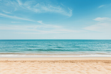 Obraz premium Sunny Beach with Blue Sky and Ocean View