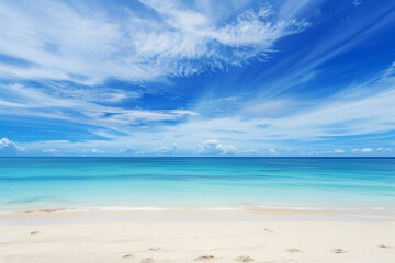 Obraz premium Sunny Beach with Blue Sky and Ocean View