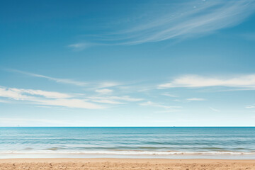 Obraz premium Sunny Beach with Blue Sky and Ocean View