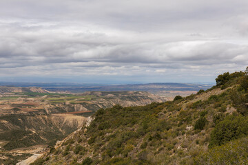 Vue de la Bardena Negra situ&eacute;e dans les Bardenas Reales, une r&eacute;gion naturelle semi-d&eacute;sertique de Navarre, en Espagne.