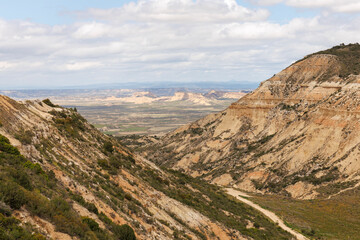 Vue des Bardenas Reales, une région naturelle semi-désertique de Navarre, en Espagne.