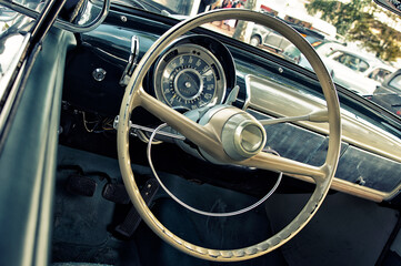 tableau de bord d'un véhicule vintage