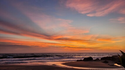 Obraz premium Fire sunset, Kovalam beach, India
