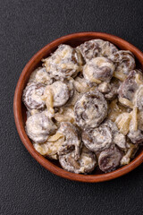 Boiled chicken hearts cut into slices with onions and cream sauce