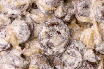 Boiled chicken hearts cut into slices with onions and cream sauce