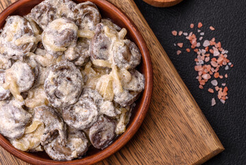 Boiled chicken hearts cut into slices with onions and cream sauce