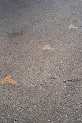 Marcas de parking en suelo de carretera