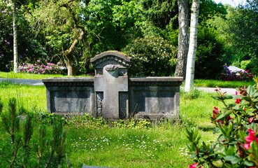 Alter Grabstein auf einem Friedhof in Mettmann 