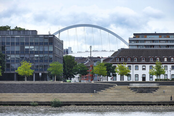 Köln, Blick auf die Arena von der Altstadt aus